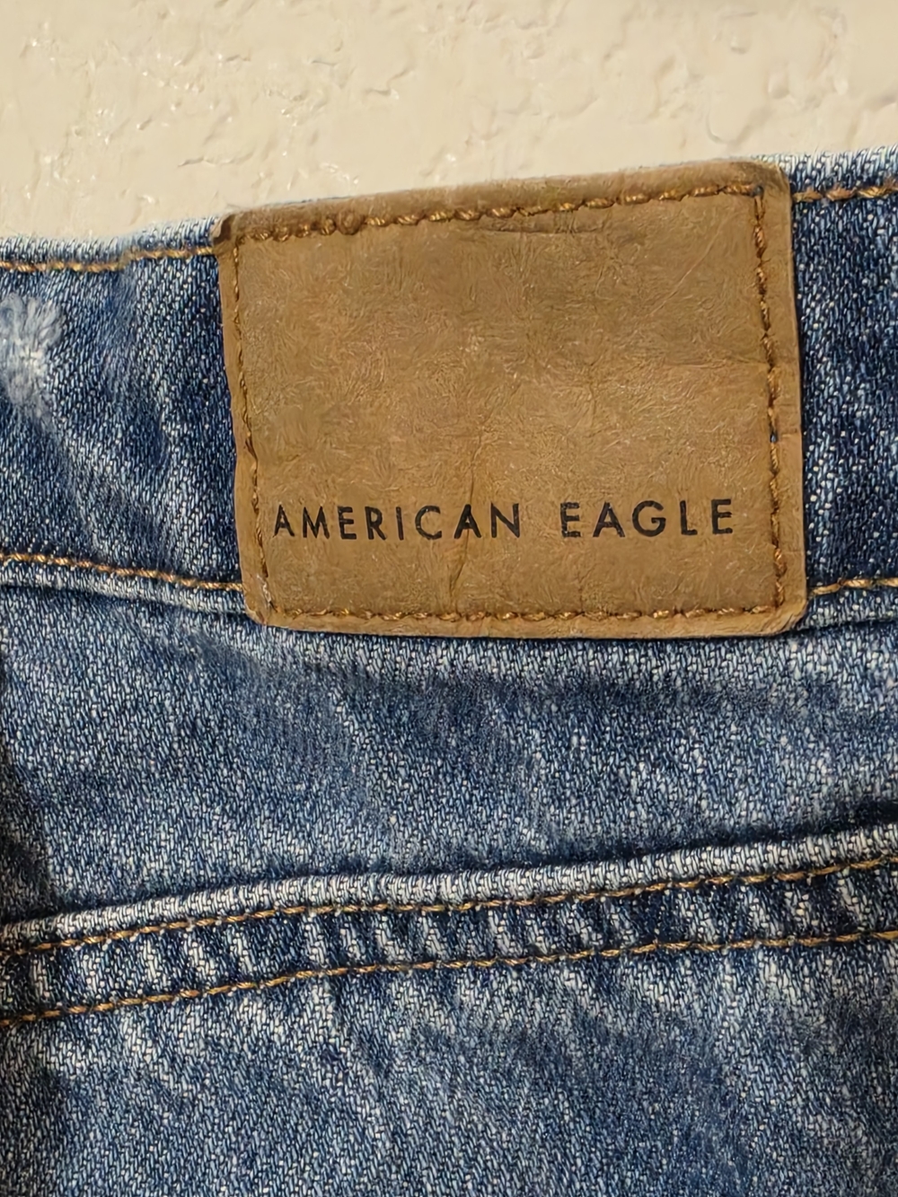 American Eagle Distressed Mom Short Medium Wash Denim Cutoff Womens Size 2 - Picture 4 of 9